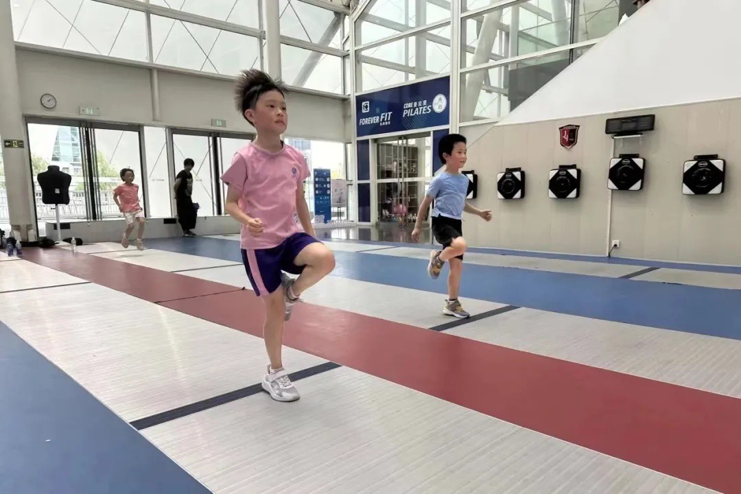 如何在篮球训练营中改善比赛策略?_1